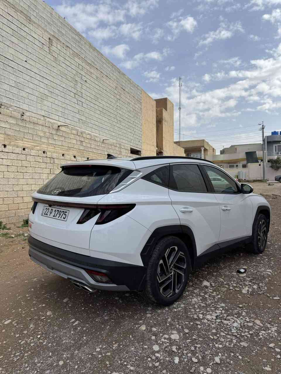 تحيه طيبه…….
للبيع هونداي توسان موديل 2026 خليجي 
لون ابيض ثلجي 
ماشيه 2000 كيلو متر فقط بعدها زيرو 
رقم اربيل بشرط الوكاله او التحويل 
مواصفات(بصمه-تشغيل عن بعد-كشنات كهرباء-كشنات تدفئه-صندوق كهرباء-ويل كب19-بردات خلفيه-مري شفط-اشاير بالمري-قطعتين تبريد-بعد هوايه مواصفات بيها …………..الخ)
السياره مكفوله من كلشي بعدها بحالة الوكاله 
وبسعر مناسب 240 ورقه وبي مجال 
مكان السياره ديالى خانقين 
للاستفسار ***********
