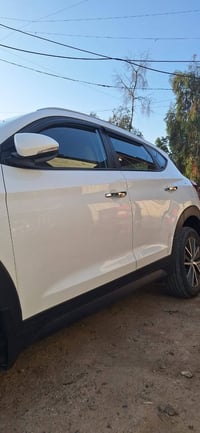 توسان 17 خليجي مبدل بنيد فقط وبيها مكانات بارد ب160 وبيها مجال 0773227...