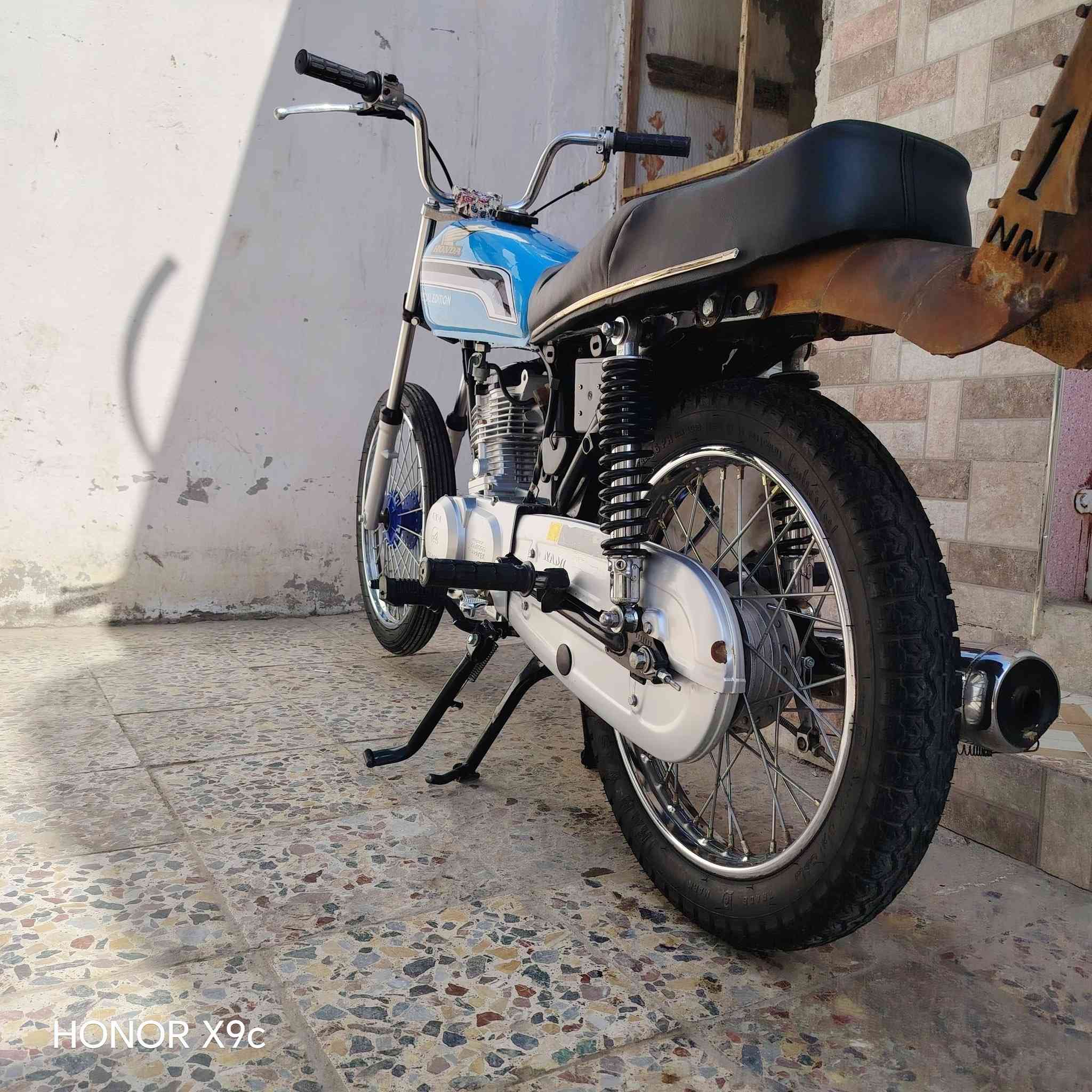 سلام عليكم موديل 25 شاص سكانر تعميره 26 مكينه سجنامه فيلسه ما فلسه السعر 800 وبيها مجال مكان واسط نعمانيه***********
