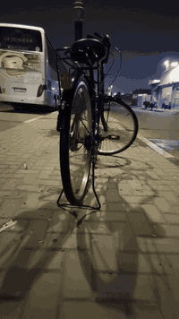 السلام عليكم
بايسكل نضيف ما مصبوغ بعده جديد موديل 24 شخط ما بي مبين گدامكم بل صور سعر 150بي مجال بسيط عنوان بصره حيانية رقم *********** بس واتساب اتصل عليه
