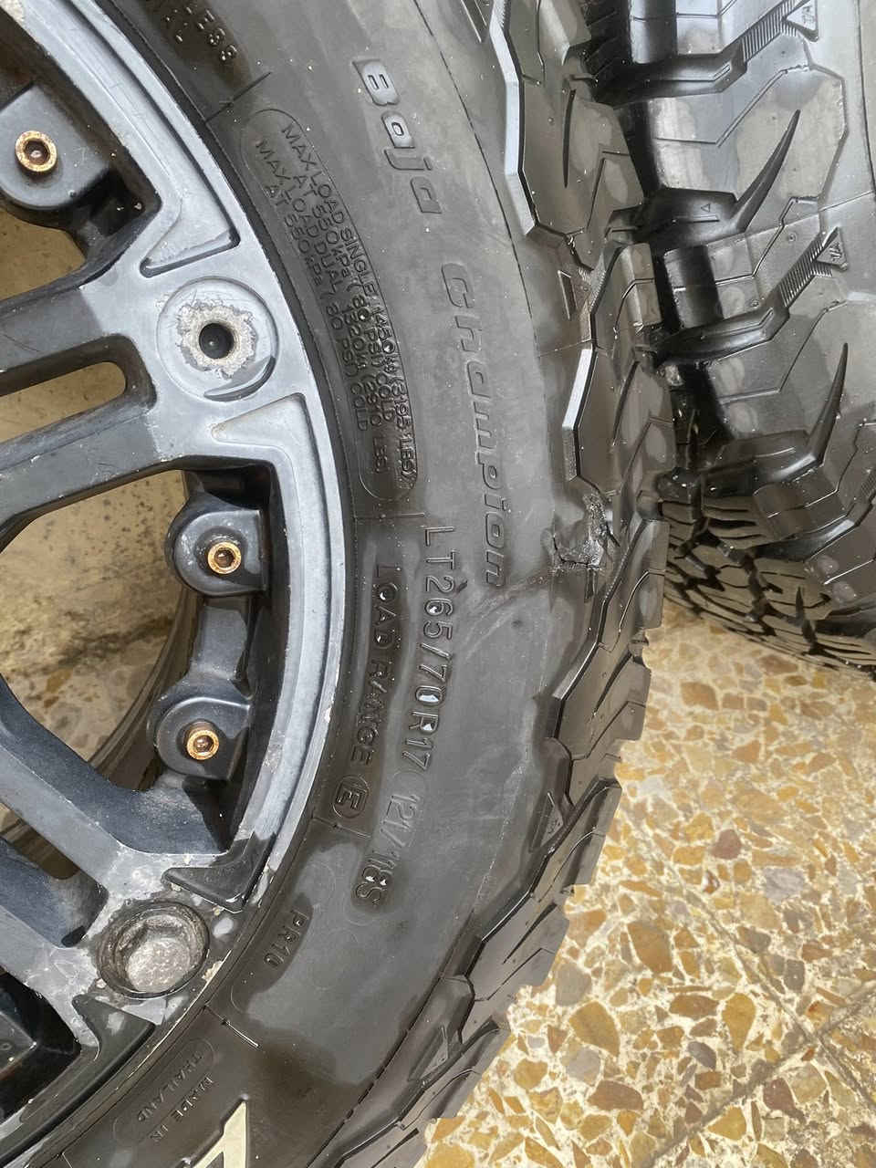 السلام عليكم تخم تاير ياباني ويل لبيع استفسار ***********
