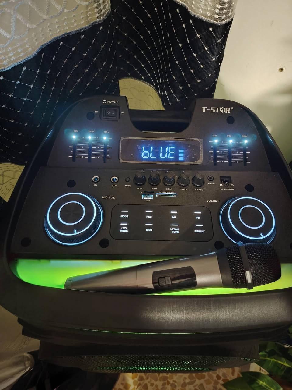 بلازما حجم ٥٥ ماركه جبسون استخدام سبوع ام النت والتطبيقات والماوس الناطق داخل ضمان الشركه  عارظه استخدام قليل داخل ضمان الشركه ديجي ماركه فول مواصفات حجم عملاق ثلاجه ماركه نوال قاصه ما مستخدمه ابد كل الغراض جديدات استخدام ايام ما عدا الثلاجه الحمره تواصل خاص بالتعليقات ما اجاوب.


**إذا كنت صاحب هذا الإعلان وتريد حذفه لأي سبب، رجاءا أرسل رسالة إلى الدعم الفني**