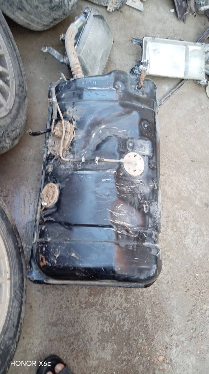 تانكي بطه كامل السعر ٦٠ الف مكاني بغداد ***********
