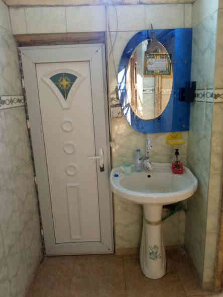 توفر بيت للإيجار في البراضعية مساحته شاسعة 200 متر وبي حديقه وكراج وسعره جدا مناسب 500 الف بس بي غرفتين ومطبخ جبير وديوانية البيت مضلوم بالصور السلبية الوحيده الي بالبيت بالحديقة اكو برج اتصال فقط | للإستفسار *********** |#زين_المنصوري
