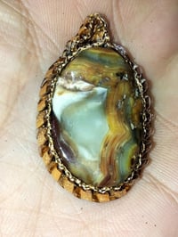 مگلد داوودي • احمر • تفاصيل خاصة