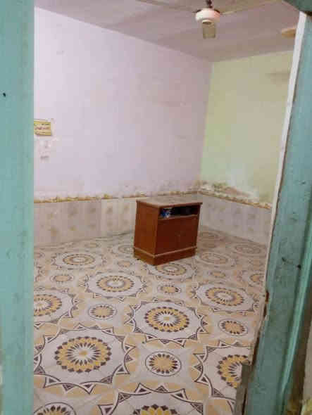 سلام عليكم
بيت للبيع طابو صرف 

مساحه ١٢٥م

وجه ٦وربع ونزال ٢٠م 

مكانه حي السيده زينب قريب للكليه البيطريه 

بناء طابوك عكاده يحتاج ترميم 

يتكون من 
👇
ديوانيه مطبخ صاله غرفتين وصحيات ومنور وطارمه جبيره 

السعر [٩٠]وقابل للتفاوض 

لاستفسار مراسلة الحساب أو الاتصال على الرقم 

***********
