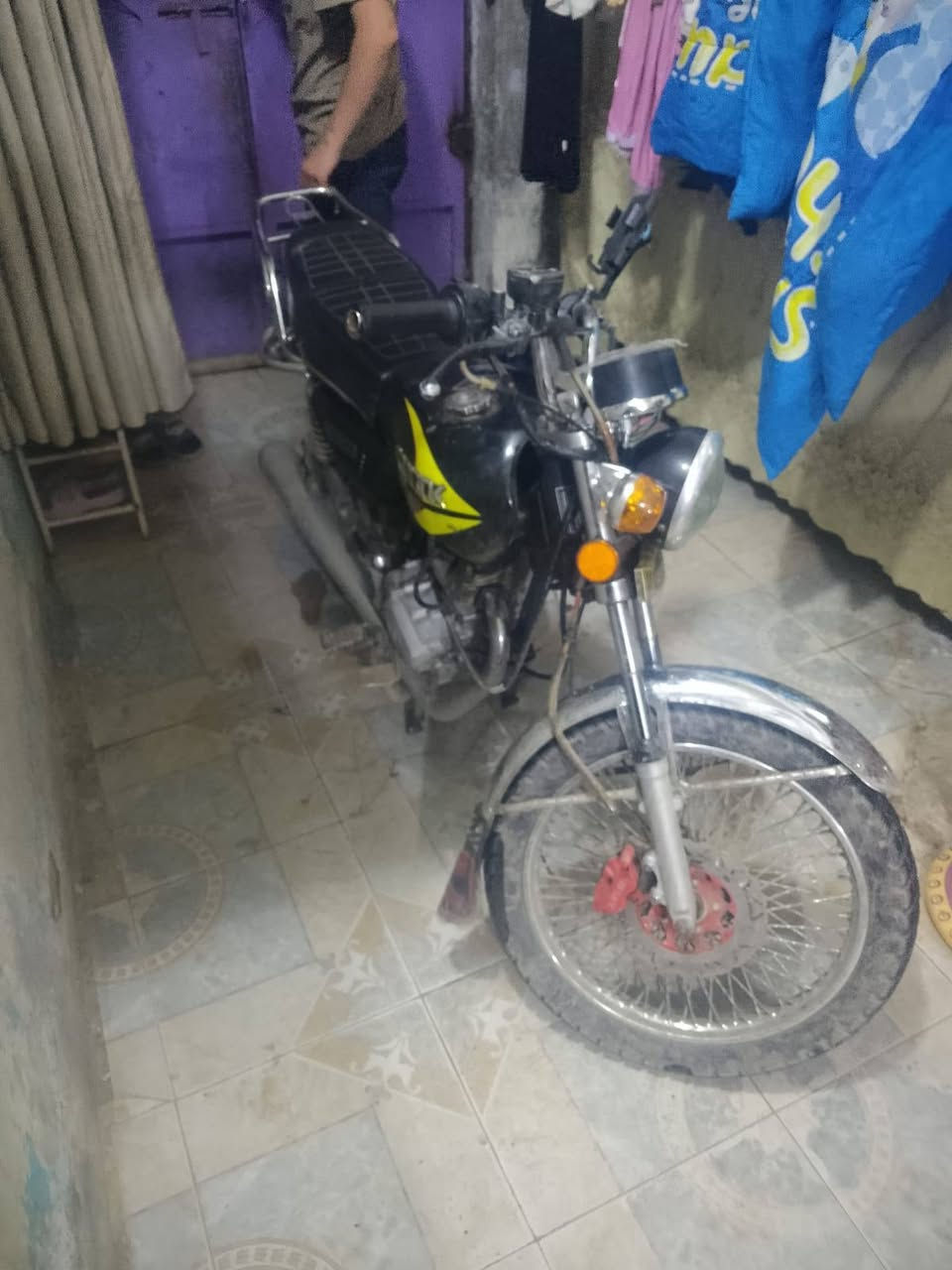 دراجه سافان أوراق 7 دراجه جديده خير من الله موديل 23 مكينه نايمه تهريب إيران اصل السعر 650 وبيه مجال حك الجيه عندي واتساب على رقمي***********
