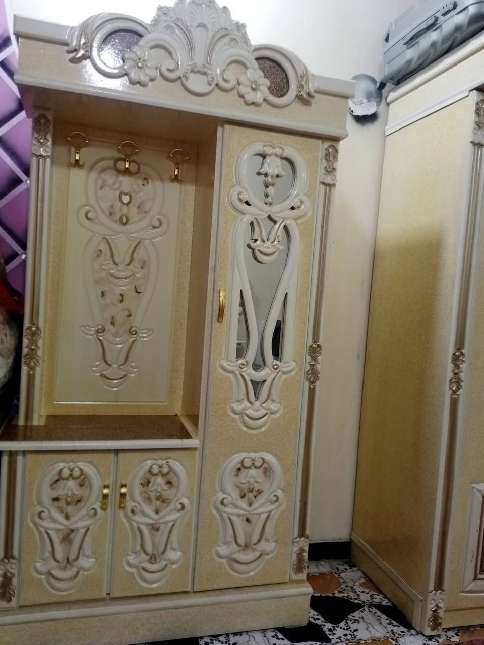 غرفه متكونه من سبع قطع  نجاره عراقيه نظيفه مستخدمه سنه  السعر مليون و600


**إذا كنت صاحب هذا الإعلان وتريد حذفه لأي سبب، رجاءا أرسل رسالة إلى الدعم الفني**