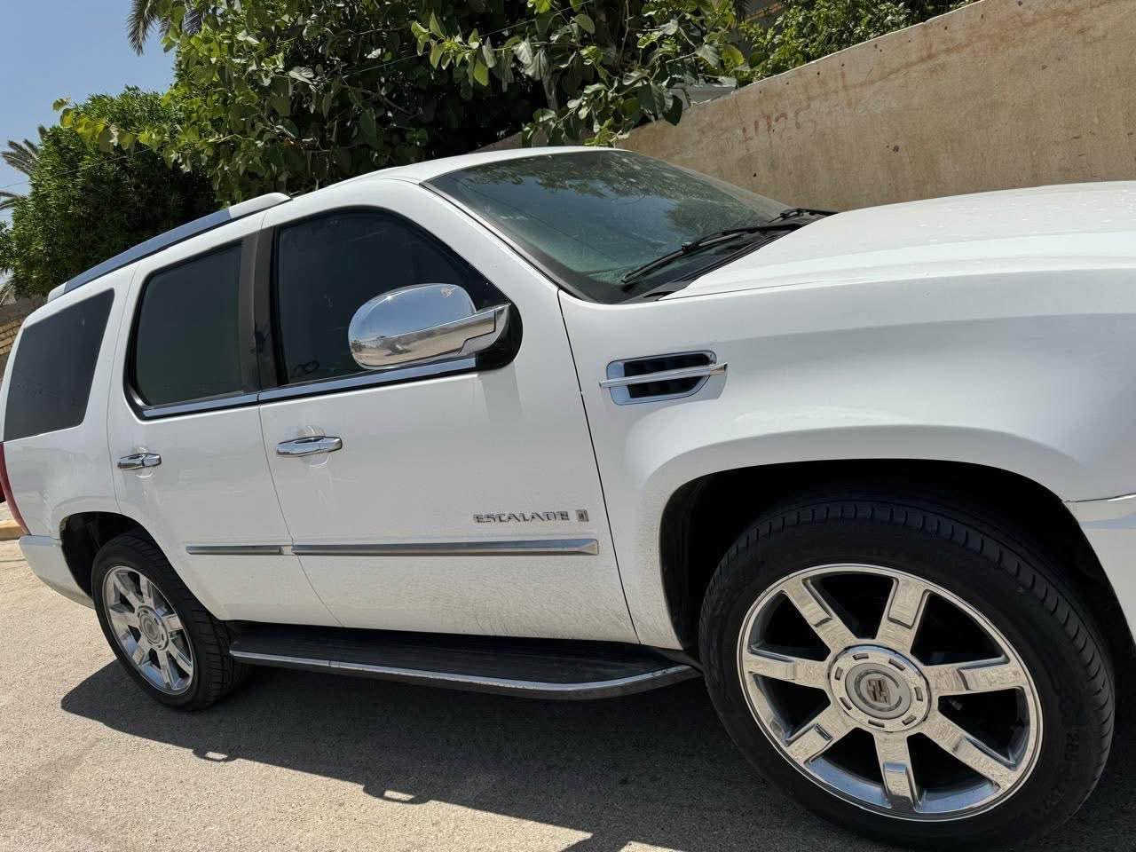 اسكاليد 2007 خليجي مصبوغه داخل او خارج بالامارات بدون معجون فقط رش محرك 5300 بيه منظومه غاز ايطاليه ٨٠ لتر رقم سليمانيه مميز (32023) للتواصل *********** السعر 150 بغداد, العراق
