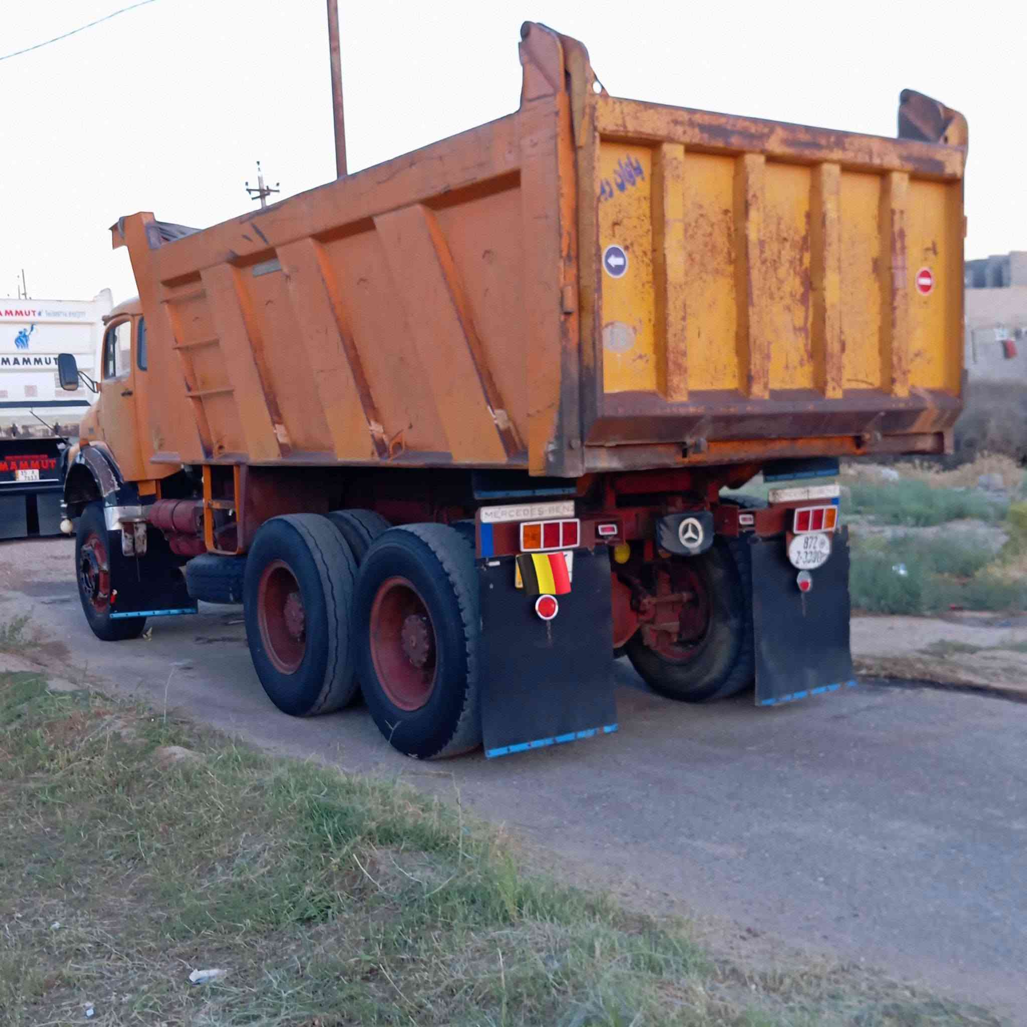 سلام عليكم للبيع سياره موديل 82سيارة بلاديه محرك سوبر كير 111جاهزة العمل مكان الرمادي ***********
