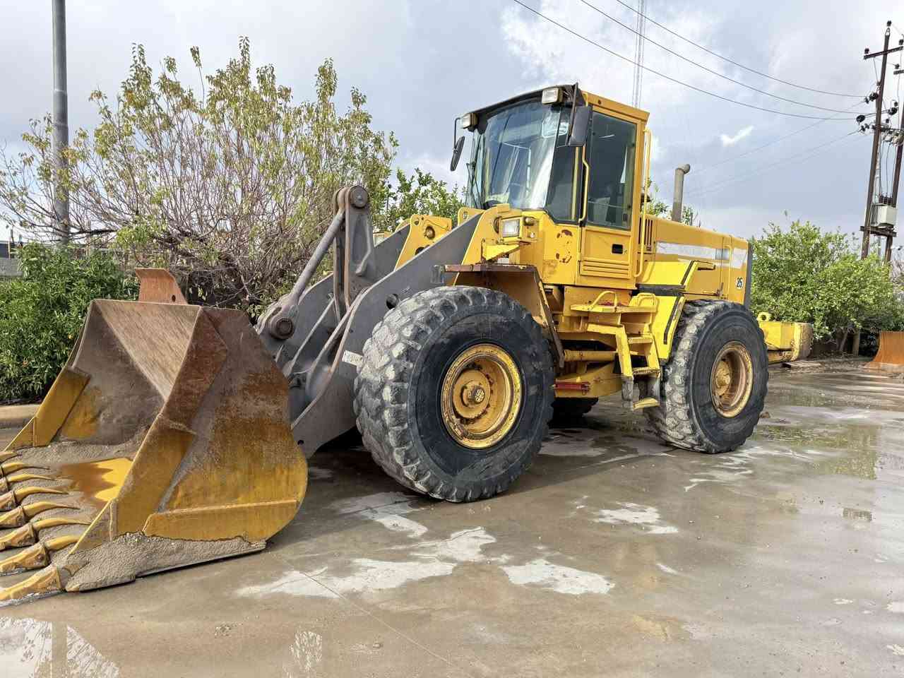 لبيع شفل فالفو حجم L120Cموديل 1999رقم سنويه جديد حصه كاز شفل مشتغل 20000صعات جديد خيرمن الله عنوان كركوك ***********
