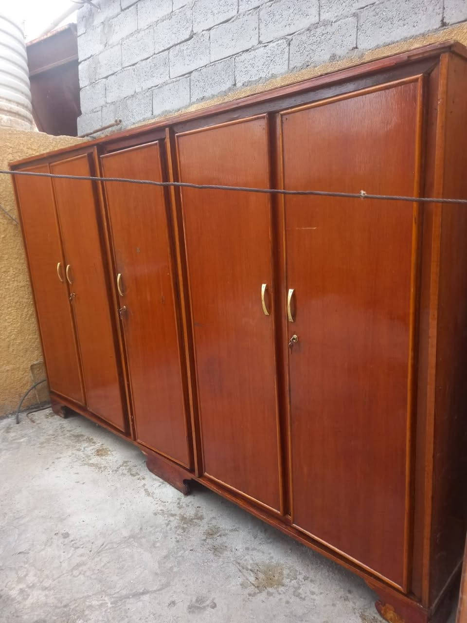 كنتور للبيع ٥ بيبان صاج نضيف خشب حطاطة مكان بغداد ابوغريب الشهداء لسعر ١٠٠ قفل تصل على لرقم ***********بي واتساب
