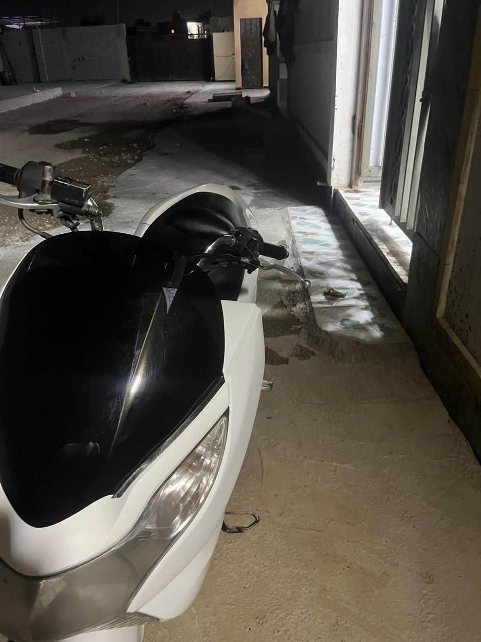 السلام عليكم دراجة PCX دراجة نضيفة مبدل بيها بس كفر اصلي السعرمليون و٢٠٠ وبيها مجال مكاني بغداد الشعله رقم الهاتف ***********
