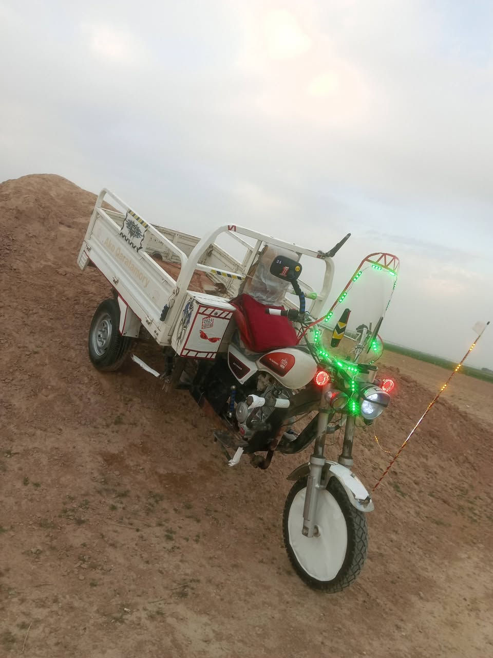 سلام عليكم فحل عالي للبيع موديل 20 ومحرك 20 بلادي شرط كهربيات كلها شغاله سلف شغال عدا
د سرعه شغال تايرات جدد بودي نضيف حيل شواصي نضيفات حيل كلاب ستوته بلاديه السعر وتفاصيل خاص/***********
