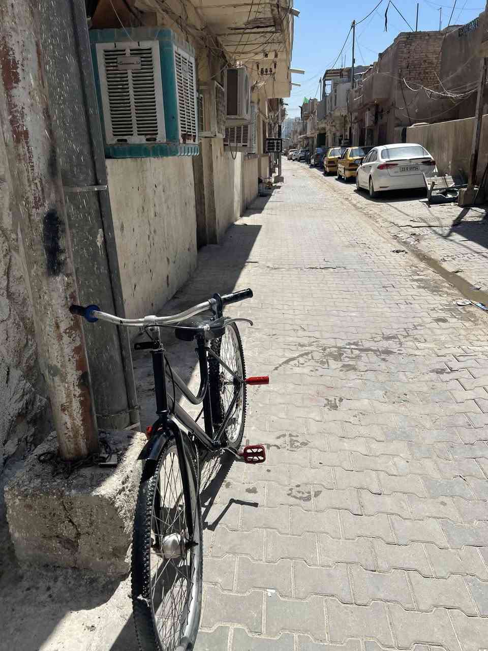السلام عليكم بايسكل بطه للبيع بايسكل حلو عوزه بس ولف وبوري مال سرج مالته قصير تايرات نضيفات بدلتله جوب وتاير وبريك خلفي رايده ب 35  وبي مجال مكاني بغداد حي العربي 
***********
