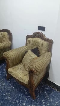 للبيع 10مقاعد السعر 300الرقم 07724364728