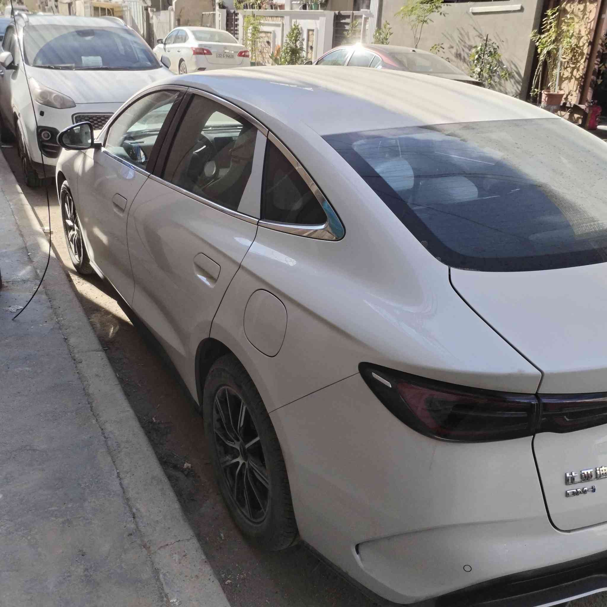 بي واي دي سيل 6 مرقم كامل بغداد 
بسمي تحويل ثاني يوم موديل 2025
عداد المسافه ٣٥٠٠ كيلو 

💎 ســعــر ✅ ::  الــرد تلقائي 📮

الموصفات 
٤ كامرت قماره حديد 
شاشه كبيره قلابه 
حساسات ٣٦٠ درجه امامي خلفي 
ويل كب اكروم 
داخل جلد ابيض مطعم ابسود 
كرسي السائق كهرباء 
بصمه وكرت و تشغيل عن بعد
شاحنه اصليه 
تبريد قطعتين 
شاشه معربه 
بجم فول LED
بكلايت متصل فول LED
مكان السياره بغداد 

رقم صاحب سيارة ::- ***********
