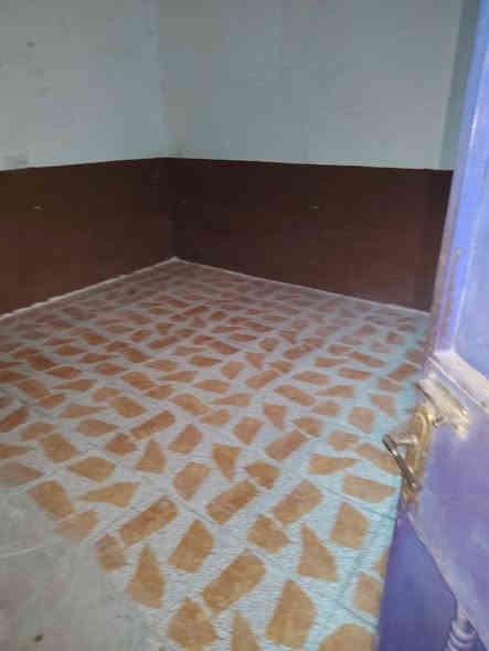 بيت مربع المساحه ١٠٠م في حي العسكري الثاني نهاية شارع الوكفه يحتوي على استقبال وصاله ومطبخ وغرفة نوم الطابق الثاني غرفتين نوم وصاله البيت نظيف جدا السعر على المبادرة ٧٥ مع المجال
*********** واتساب
***********
