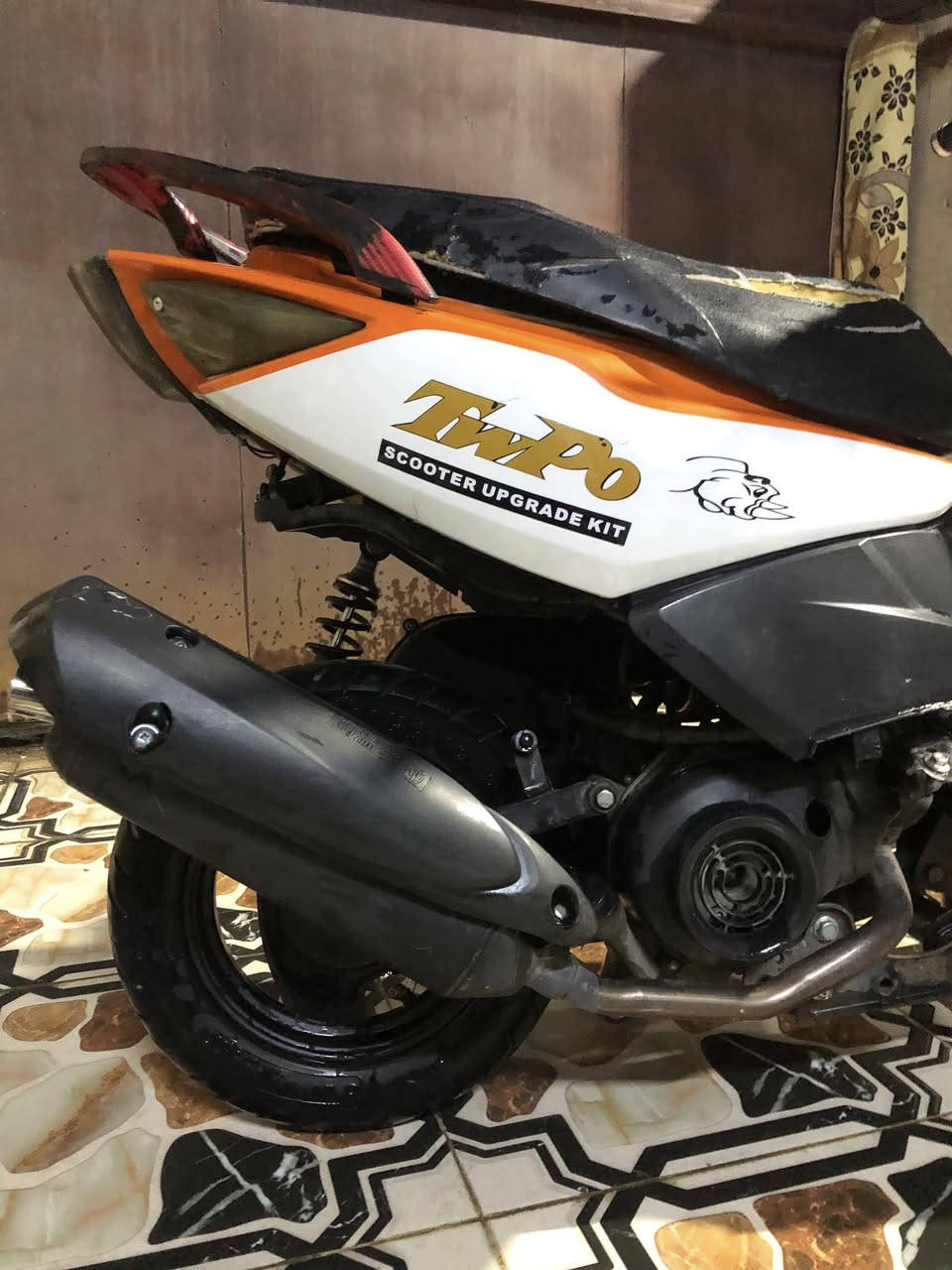 سلام عليكم
دراجه ماكس مضلع للبيع عليها صالنصه FM وعليها سلف 55 رياضي الدراجه مكفوله وياها كلج أمامي والسلف البلادي هم موجود والراجز والدشلي حتى الفاكيوم البلادي موجود الدراجه مكفوله من كلشي تجي تاخذها شرط الفحص 
السعر اتصال ***********
