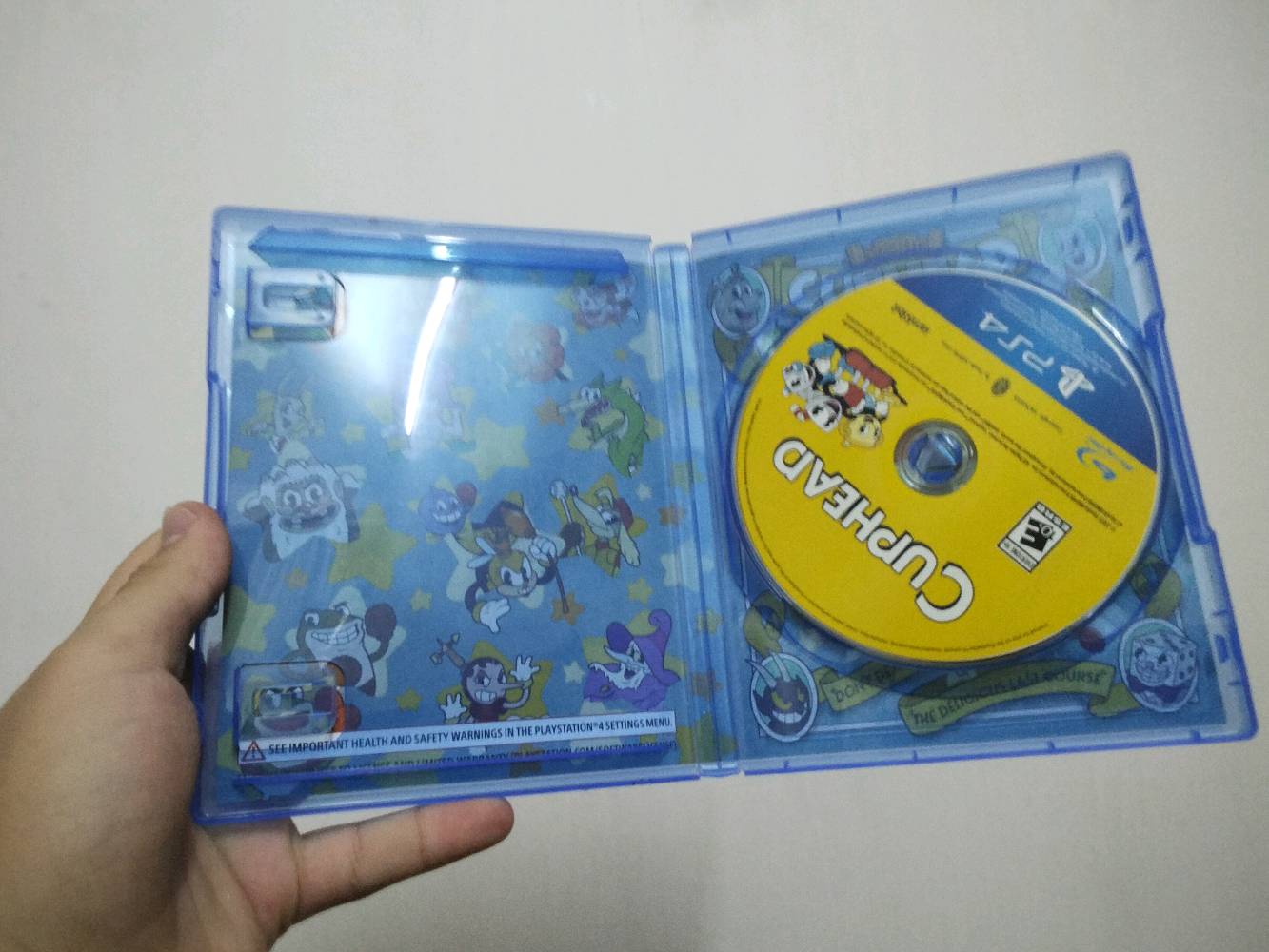السلام عليكم 
اليوم عندي بيع أقراص  نستخدم
ثلاثة أقراص 
جي تي اي 5  
كاب هيد cuphead 
مرحبا الجيران 
hello neighbor