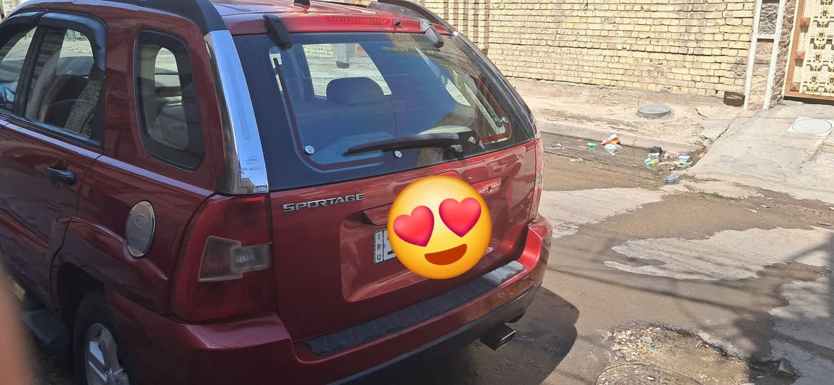 سلام عليكم ورحمة الله وبركاته
كيا سبورتج خليجي ٢٠٠٩ 
مكفوله من الصبغ فقط بارد بل خشم البنديد وموضح بل صوره والباب الصدر كد شبر فقط بارد 
محرك ٢٠٠٠ دوش ناعم  تبديل  الدهن بشركة اليقين وبي ضمان 
حداديه جديد تخم تاير جديد تبريد خير من الله دواخل بيجي 
ماشيه السياره ٢٠٠ كيلو متر السعر (108) لوحات انكليزي باسمي 
العنوان بغداد البلديات 
الهاتف ***********
