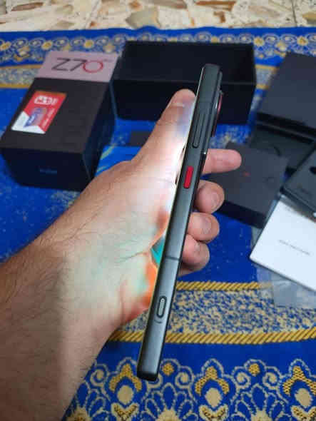 سلام عليكم اخوان للبيع او المراوس جهاز ريد ماجك نوبيا z70 الترا النسخه عالميه 512_16 نضافه 100ب100اغراض كامله اخوان يتميز الجهاز بعمر بطاريه طويل جدا ببطاريه 6150 ملم ومعالج 8 اليت يعتبر اقوه معالج بلوقت الحالي بشاشه 144 هرتز كامله لمحبي الالعاب بكامرات احترافيه خلفيه هواي مواصفات الخ للبيع بسعر 780 الف وعاتقد اكو سعر هيج  بهاي المواصفات مكاني بغداد توصيل ماعندي للستفسار وات ساب او خاص *********** بغداد
