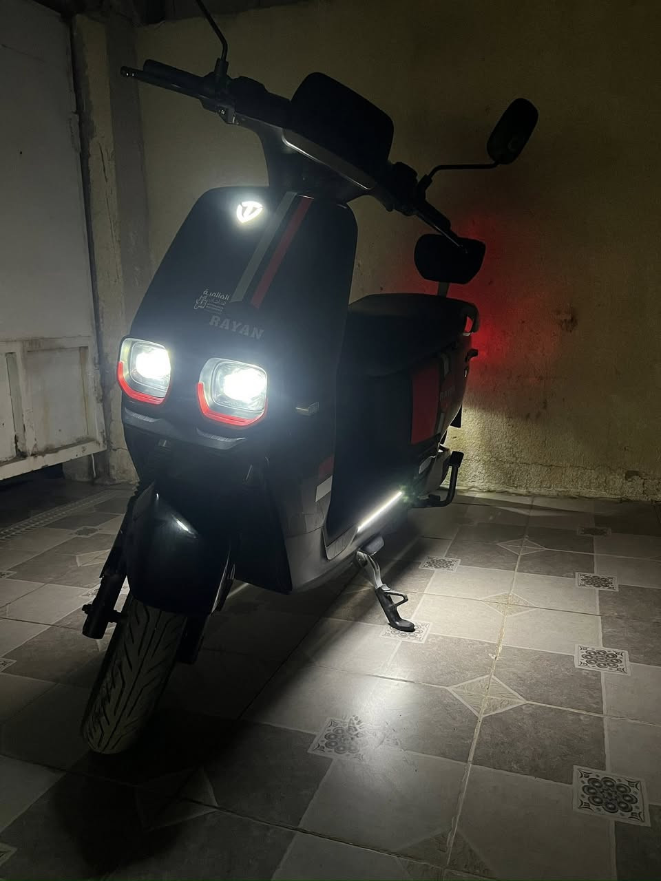 سلام عليكم ورحمه اللّٰه وبركاته دراجه شحن شركه الريان دراجه بوضعيه الزيرو استخدام فقط شهرين
١- بطاريات 6
٢- نظام بارك
٣-حجم الملف 1200
٤- اشاير يمنه يسره
٥- لايت عالي ناصي
7- سرع 3
٧- الشحنه الوحده تمشيك ٤٥ كيلو متر
8-السرعه 55 حقيقي

***********
