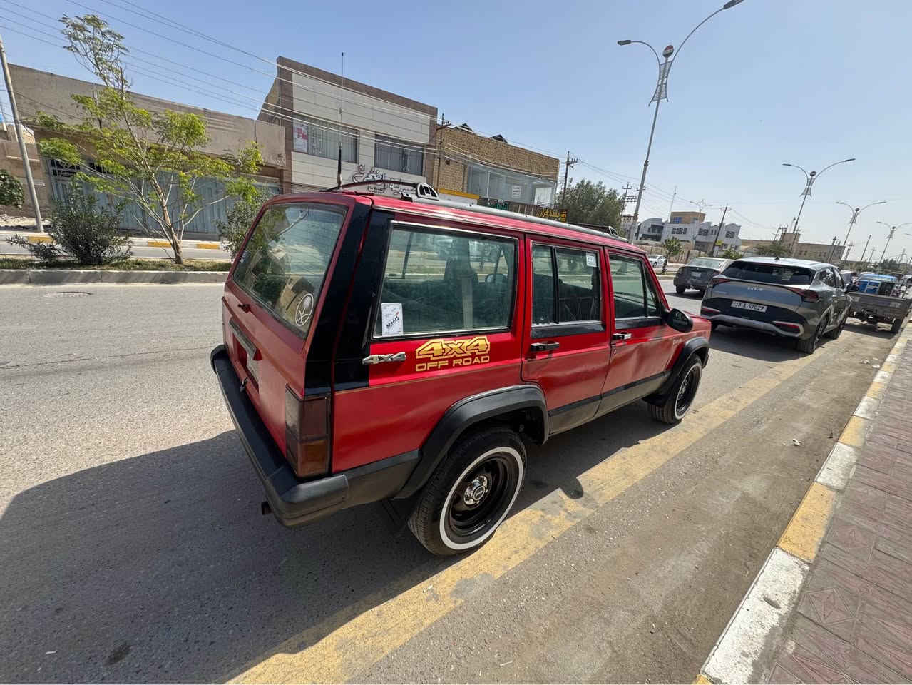 السلام عليكم للبيع جيب شاروكي مديل 91مكينه وكير بلاد 6سلندر اوتماتيك جدد حداديه حلوه دواخل نضيفه كهربايات كلها شغاله تخم تاير مصبوغه عام جماليه مكفوله من الضربه والعيب الشرعي رقم           ذي قار  مشروع وطني مداور ثاني يوم تبريد ما يشتغل السعر 35 وبيه مجال مكاني الناصريه مركز رقمي*********** ناصرية, ذي قار
