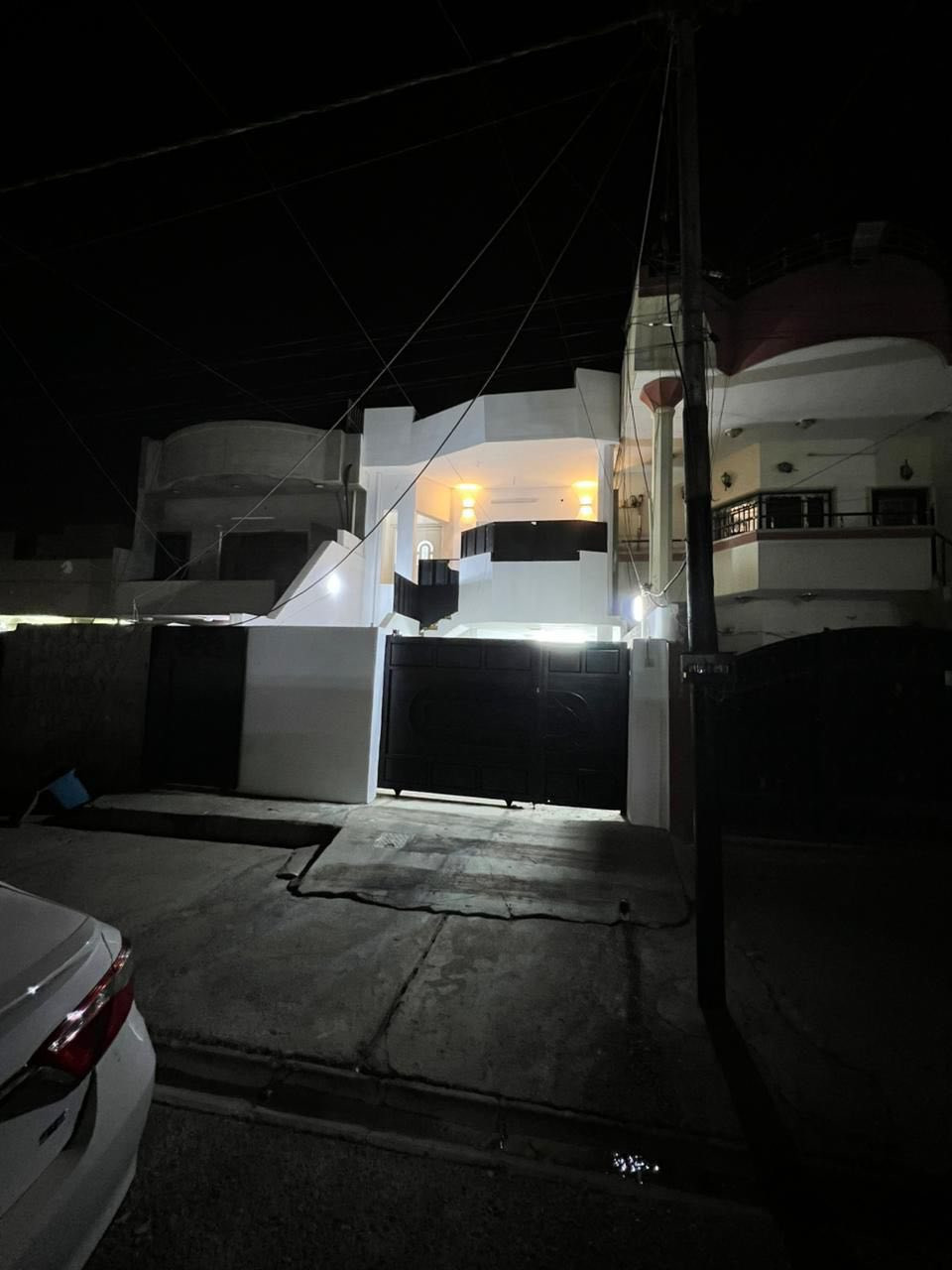 ———————————
دار للبيع ( 150م ) واجهة ( 6م ) 🏘
———————————
#موقع_العقار 🗺 : كركوك - حي الواسطي - خلف هيئة الحج و العمرة - على شارع 15 متر
———————————
درج خارجي : وارد الشهري - 450 الف

مكتب الماسة للعقار وبناء الدور والمباني السكنية
***********

———————————
