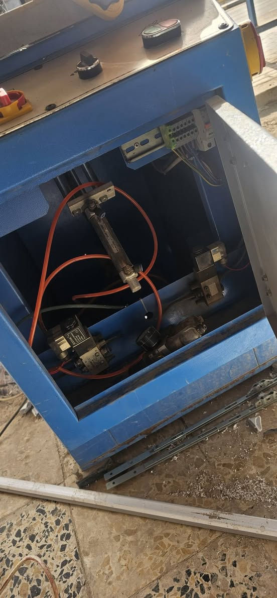 سلام عليكم
عندي فرازة كيلون سنكل فيز نضيفة كلش بس بيهة نقص صوندات وتقاسيم وطبر للبيع ابيعهن ثنينهن سوية مكاني كربلاء  ***********
