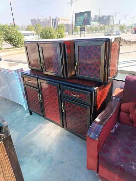 السلام عليكم كاونتر مستخدم للبيع العنوان المفرق الطرق والجسور مقابيل العزات بالاتجاهق السعر 200 وبي مجال للاستفسار ***********
