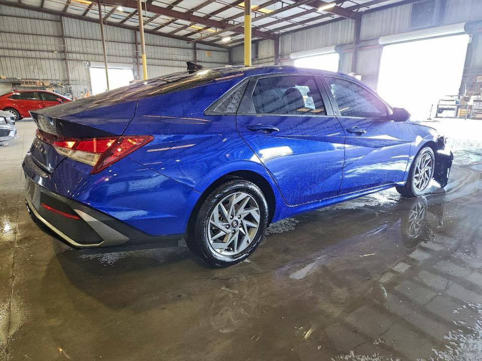 النتراء موديل 2024 حاليا بالعقبه قبل 3 وصلت للعقبه هذا حادثها موضح فقط بنيد 
بصمه تشغيل 
شاشه متصله كامله مواصفاتها معروفه الانتراء 
ترهم كتاب شهداء توصلك لباب بيتك او لليوسفيه
السعر ب107 وبيه مجال  داخل الميناء سعرها بدون تصليح وبدون كمرك 
ع كتاب الشهدا ب120 واصله بغداد 
مكاني بغداد مدينه الصدر 
***********
