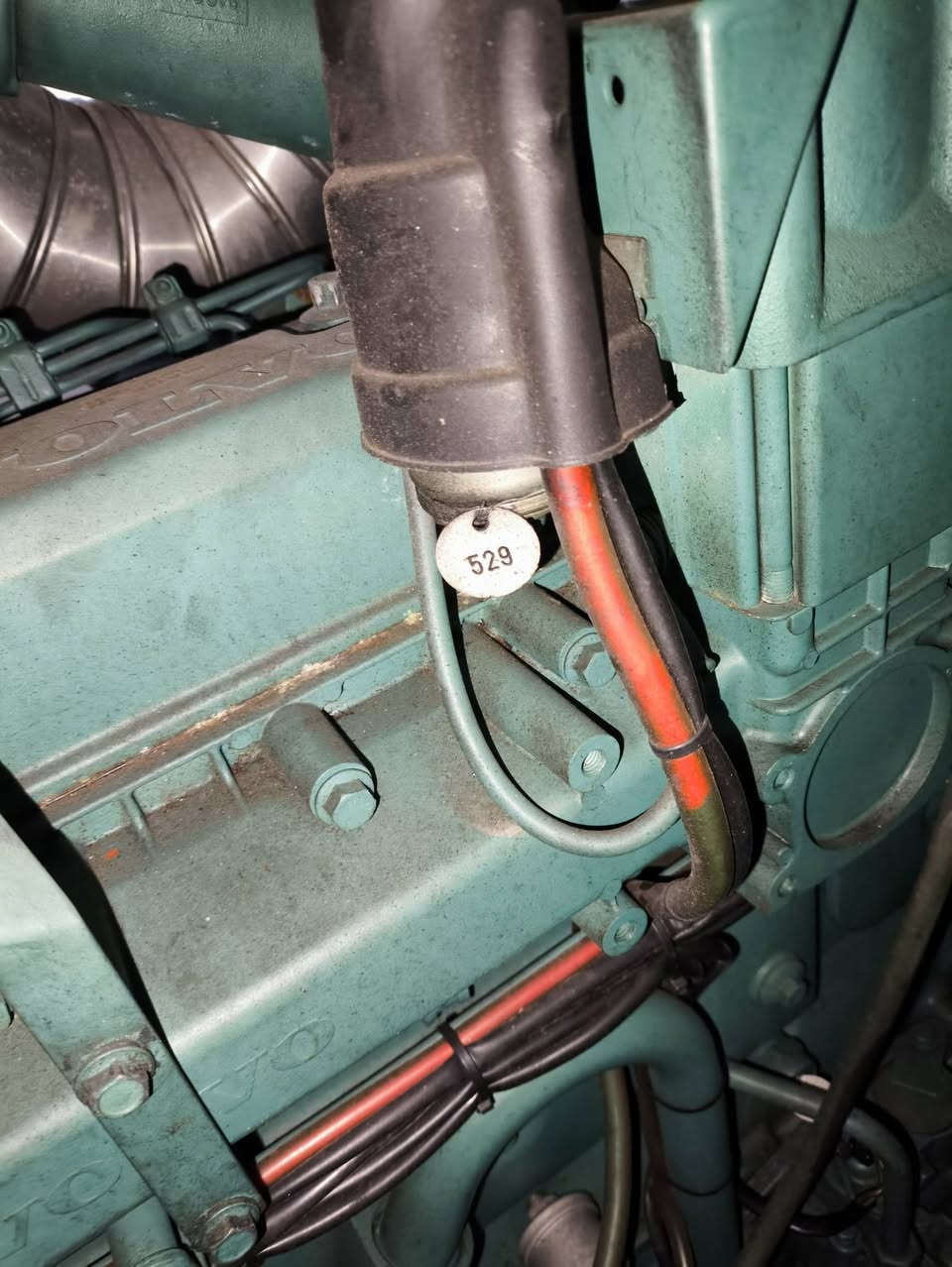 مولد فولفو بينتـــا وارد اوروبي TAD730G توليد ميغالتي إيطالي بلادي 220KVA ساعات العمل 2650 فقط وضع  الشركــة المولد غير مشتغل بالعراق وارد اوروبي وليس صيني شرط الشغل وشرط الفحـص العنوان اربيل للأستفسار *********** يوجد توصيل لكافة المحافظات وبضمان 🚚
