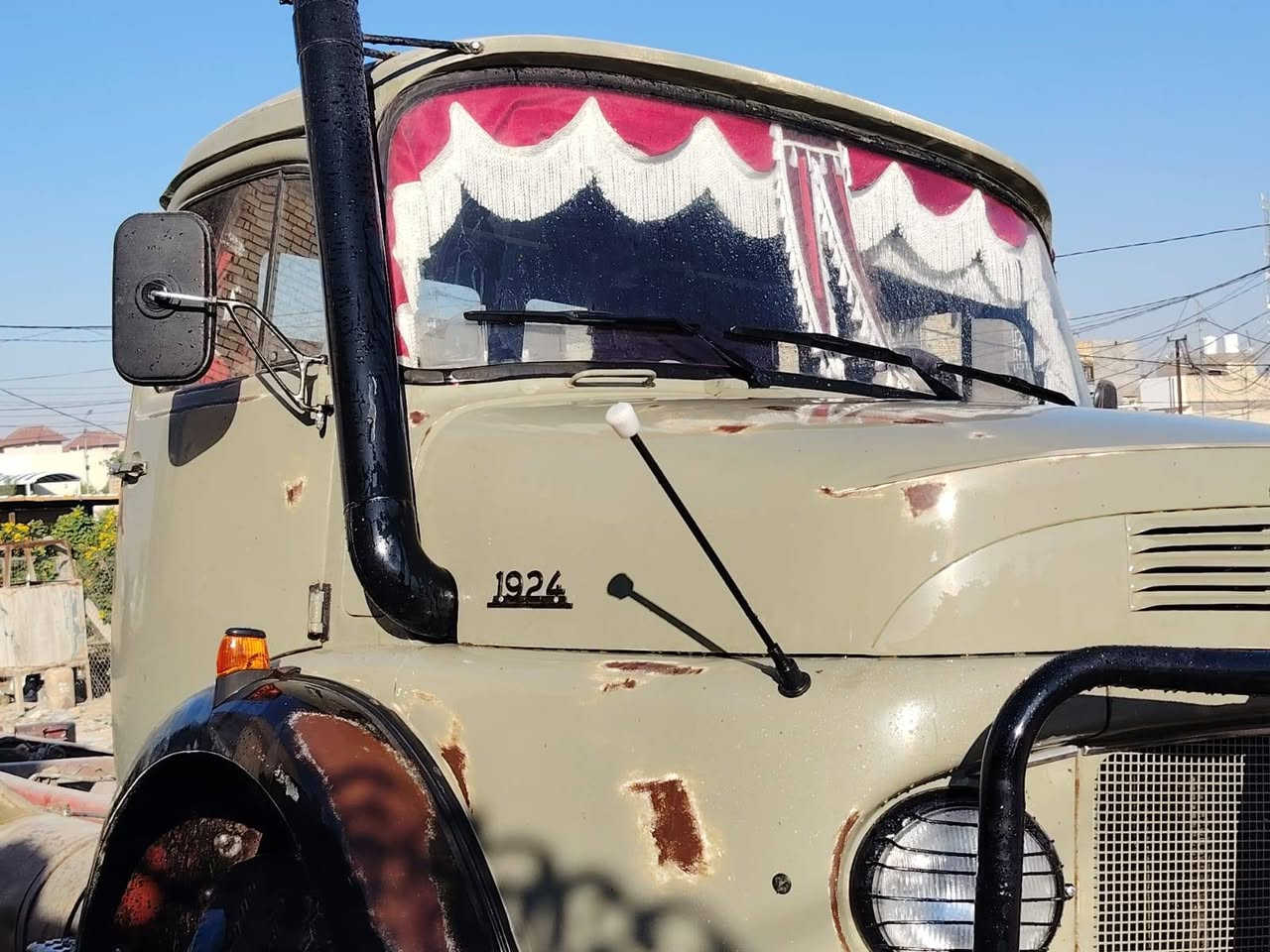 قجمه للبيع مديل 80وضع شركه جديده كير مكينه
شاصي اكسن كله عل شرط شاصي خام مامصبوغ 

قماره بلاديه مامصبوغه رقم ال سياره انكليزي

الاستفسار 

*********** ،،، ***********
