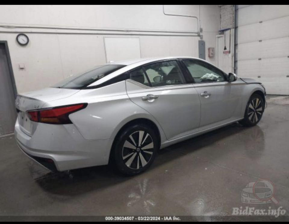 السلام عليكم نيسان التيما 22 ضرر فقط تبديل دعامية ماشية 70 الف كم سياره نظيفة جدا مال بيت استيراد شخصي بعدها على وضع الشركة برغي ما مبدل سبير منازل مكفولة من كلشي عدى الدعامية وبارد بالبنيد وكم رصعة حسب السونار المرفق سنوية بسمي هزه جديده رقم اربيل السعر 155 غير متواجد عالفيس *********** مجال قليل مكان السياره بغداد الزغفرانية
