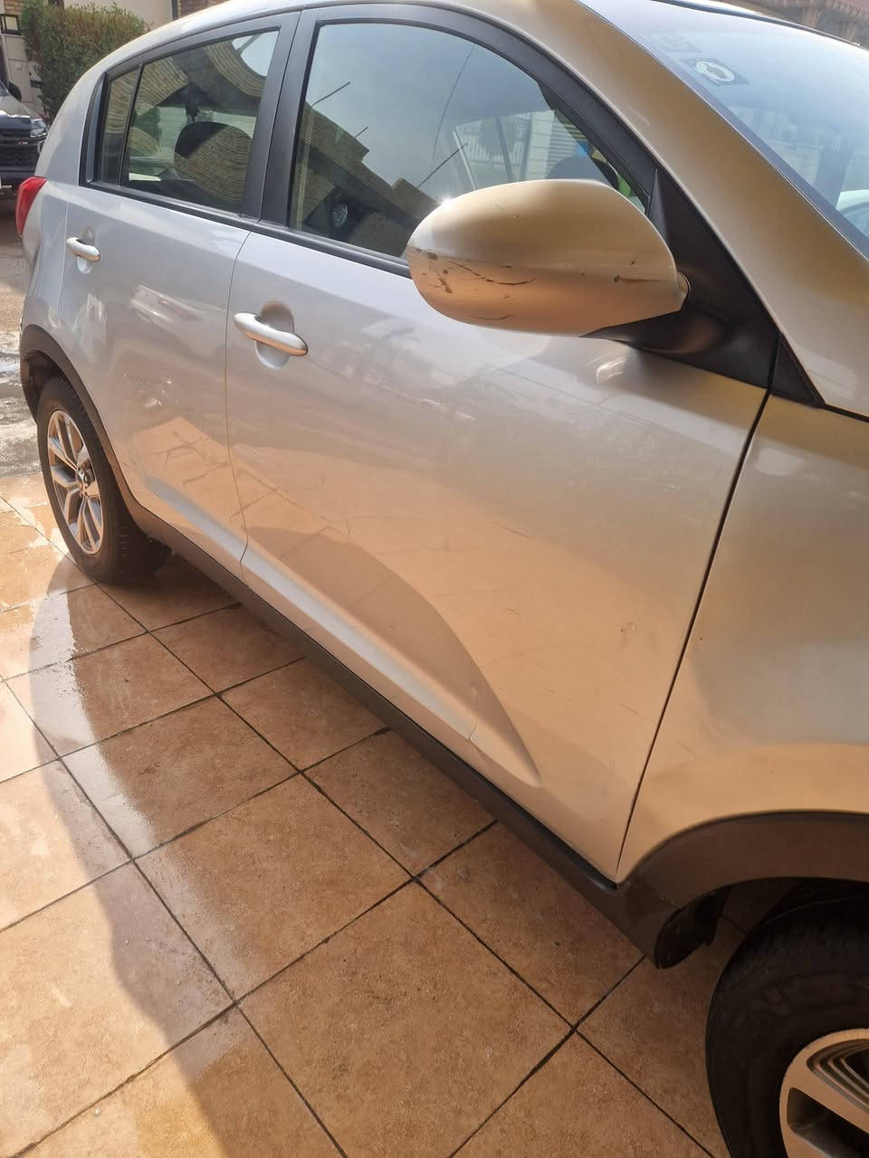 سبورتج موديل 2016
وارد امريكي
ماعندي صور الحادث
جاملغ وبنيد صبغ
الصور كدامك
محرك ممتاز وممفتوح
ماشيه 80 الف بشرط الفحص
صدر وحداديه درجه اولى
كلشي شغال متذب دينار
باسمي شخصيا
فحص وهزه وسنويه كله جديد
الداخل حلو واستعماله نظيف بس يرادله حمام 
سياره مال بيت ومن زمان عدنه
السعر 133 
العنوان بغداد الكرخ العامريه
***********
