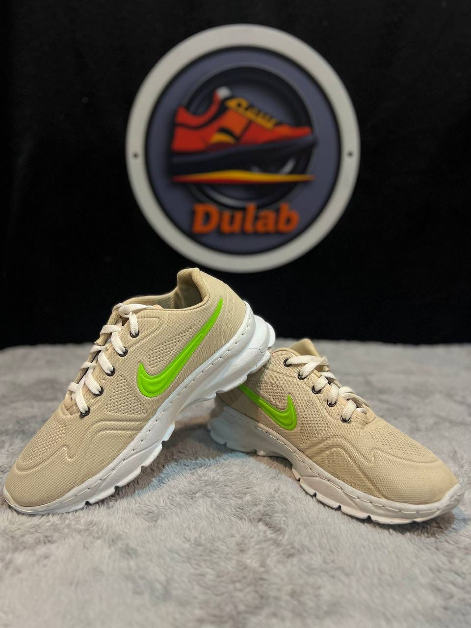 متوفر احذيه جميع الماركات
وجميع انواع القياسات 
احذيه بيج اشتريته او التهيت بدوامي وتركته يتوفر ما يقارب 200 قطعه رجالي واطفال ونسائي ابيعهن كلهن وبسعر الجمله  وهذني شكم نموذج نشرتهن بصور الي حاب يعرف الي حاب يجي ويشوفهن والي حاب يتفضل عله الخاص يعرف تفاصيل اكثر *********** متوفر واتساب ومتوفر فيس
