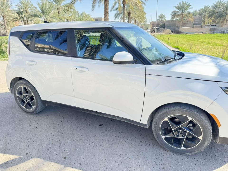 كيا صول 2024 دخول جديد 
فئة EX
حادث بنيد  
ويل كب كروم 
بصمه فتحه شاشه جبيره 
تحديد مسار 
رادار امامي وخلفي 
رادار  يمين يسار 
شاشه كامره 
محرك 2000 دوش
تحكم استيرن جهتين 
شاشه تدعم الكار بلي
ماشيه 23
مكان السياره بابل 
***********
