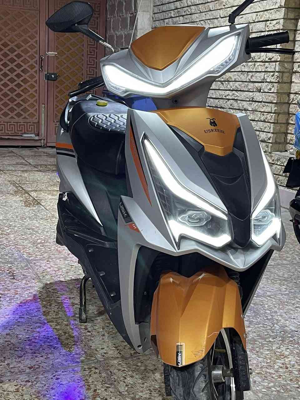 للبيع للبيع
دراجه شحن سكنس لد 2024 مواصفاتها معروفه 
6 باتري جديدات قبل شهر بدلتهن نوع ونلي 
بيها طخات بسيطه موضحه بل منشور غير هاي مابيها 
سعرها كلش مناسب 
*********** المو شراي لا يتصل 
مكانها بغداد الكرخ
