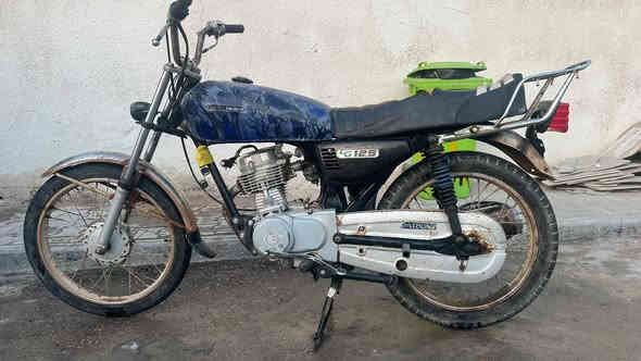 للبيع دراجه مابيه نقص كامله دراجه سعر 250 وبيه مجال والشراي يدلل مكاني بلمدينه رقمي ***********
