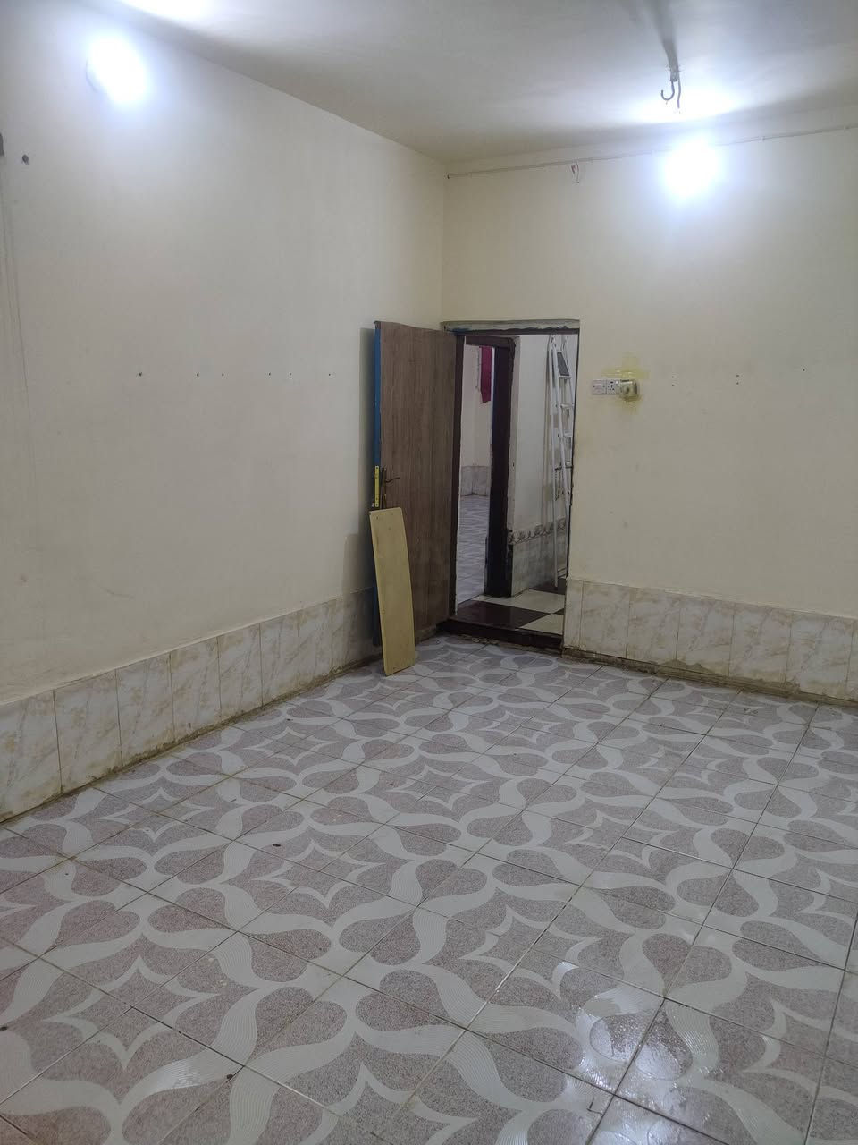 سلام عليكم
شقه للايجار 
تتكون من غرفتين ومطبخ مع جميع ملحقاته 
من كيزر وتانكي وماطور ومولد 
* غرفه 6*4
*غرفه 5*4
*مطبخ 6*4
العنوان/ناصريه / حي الشهداء شارع الخدمي قرب صيدليه البسمله 
الاستفسار/***********
