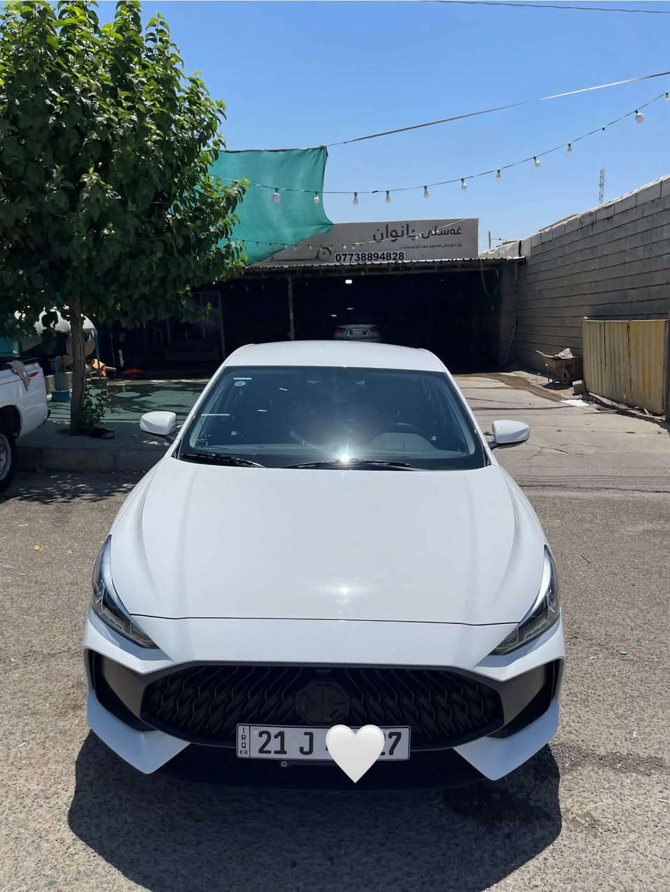 MG_GT_2025
ئێمجی گێر عادی مەرخووب
بێ بؤیاخ بێ شوخت و سارد و قوپاوی 
سەیارەکە سفری شەریکەیە
یەک دەستە 
١٠هەزار رؤشتوە 
بە سفری رامان کیشاوە
رەقەمو سەنوی تازە بەناو خؤمانەوەیە 
دەعامی بؤ دەعامی بەشەرت
٤تایەو ویلو لؤک
یەک دینار مەسرەفی تیدا نیە 
***********
ڤایبەر واتس ئاپ👆

