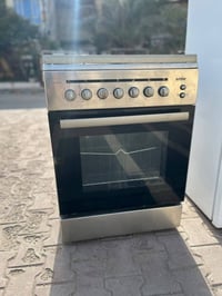 غراض مستعمله نضيفه جدا طباخ اربع عيون + فرن شغال نضيف جدا السعر ١٢٥ وب...