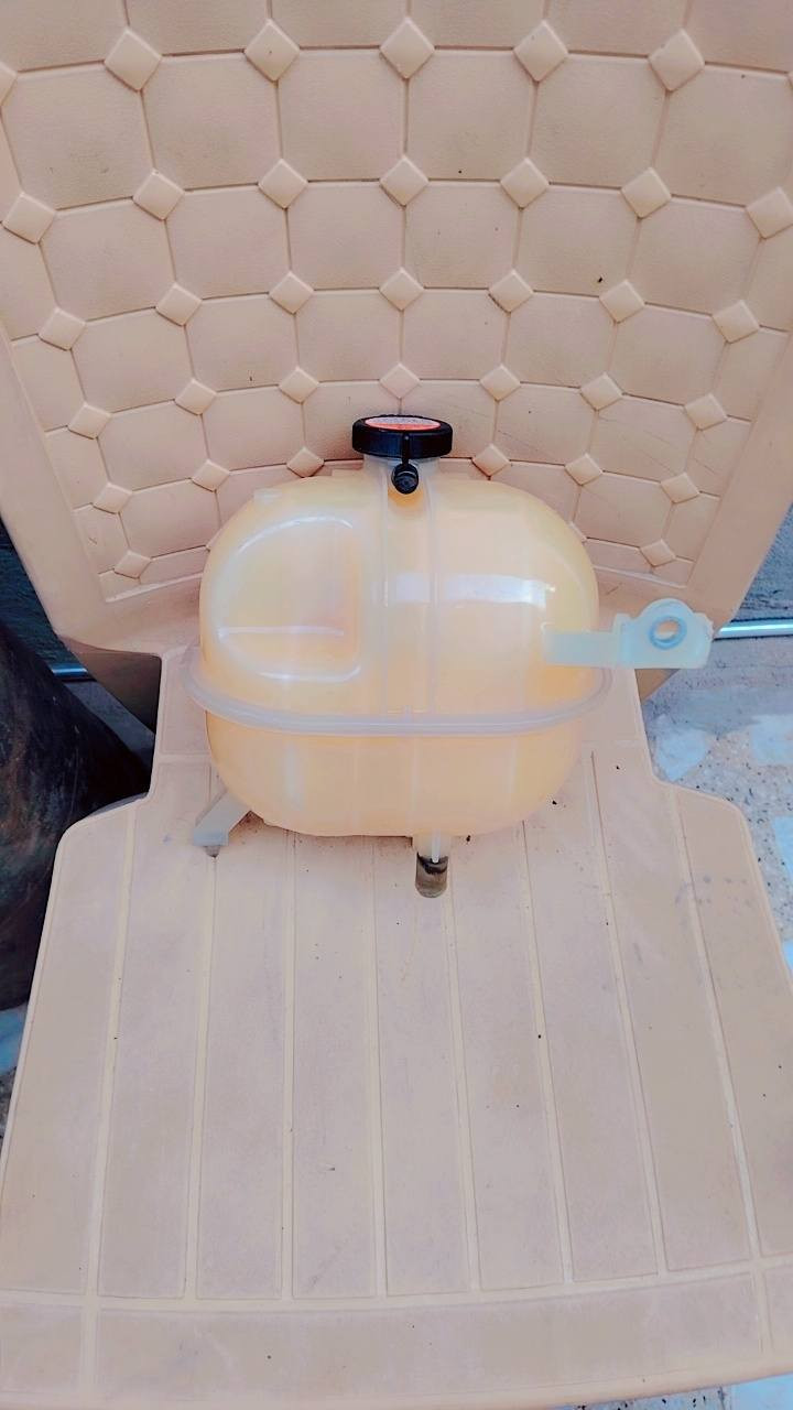 السلام عليكم
دبه ماء راديتر هايسه اصليه وجديده 
لبيع سعر 60 عنوان بغداد مشتل 
***********
