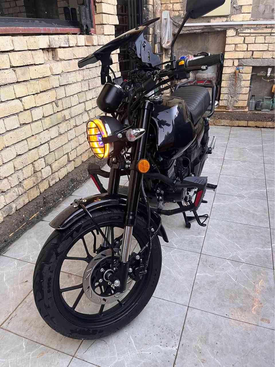 دايوان لايتي 200 cc  موديل 2025 ممشاهة (5000)
رقم اربيل الدراجة بأسمي تحويل ثاني يوم.
دراجة جديدة كلش واي شي مناقصهة دهن ام زويل لتر و 200 فلتر شوته كل شهر ابدلة ولا صرفت ولا تصرف بانزين . شادلهة مازدة زنون ب 40 ولاصلية مالتهة موجودة . السعر 2600 وبيهة مجال حك الجية

العنوان : ابو غريب 
*********** واتساب واتصال موجود الفلوجة, الأنبار
