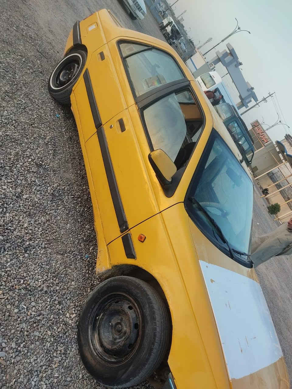 سلام عليكم بيجو 405 البيع موديل 2016 مصفره هيه وغرمات مكينه وكير حداديه شرط راعيها موجود شرط التحويل سعر 18 وبيها مجال قليل رقمي *********** مكاني البصره ملاحضه ( انه مكلف بل نشر خابر راعيها)
