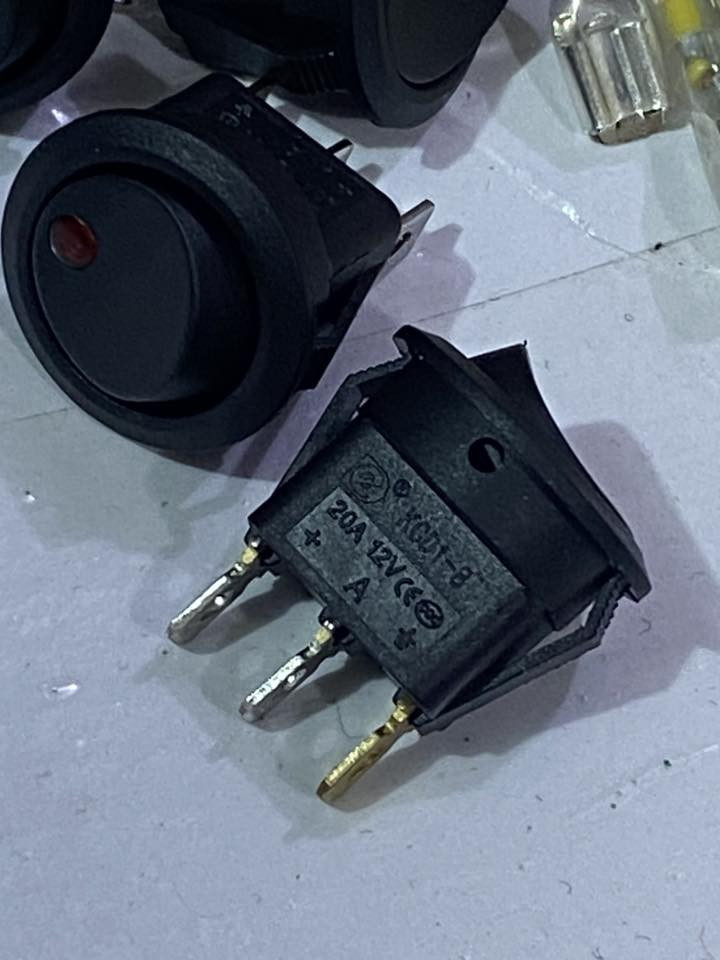 �💡 تحكم كامل بإكسسوارات سيارتك بكل أناقة!

✨ مجموعة مفاتيح تشغيل/إيقاف دائرية (Rocker Switch) مع إضاءة LED
حل عملي ومثالي لتنظيم وتشغيل مختلف ملحقات سيارتك بسهولة وأمان 👌

🔍 مميزات المنتج:
• تصميم دائري أنيق وسهل التركيب
• نظام تشغيل/إيقاف (ON/OFF) سريع الاستجابة
• إضاءة LED مدمجة توضح حالة التشغيل 🔴🔵🟡
• 4 ألوان مختلفة تناسب ذوقك
• قوة تحمل عالية تصل إلى 20 أمبير
• يعمل على 12 فولت – مناسب لجميع السيارات 🚘

⚡ الاستخدامات:
مثالي لتشغيل:
• أضواء LED
• مصابيح الضباب
• الإكسسوارات الكهربائية
• الدراجات النارية والمركبات الكهربائية

📦 المحتوى:
8 قطع مفاتيح LED مضيئة

💰 السعر: 16 ألف فقط (شامل التوصيل)

📞 للطلب والاستفسار:
*********** (موبايل & واتساب)

🚚 توصيل سريع إلى جميع المحافظات

#مفاتيح_سيارة #اكسسوارات_سيارات #LED #تعديل_سيارات #الكترونيات #12فولت #عروض #العراق #توصيل_لكل_المحافظات 
   #بصرة  #منصور 
 #نجف #موصل #کركوك #کربلاء #نينوى  #دهوك #متابعين  #اربيل #السليمانية #العراق #بغداد #متابعة #متابعه  #عروض #الجميع #الكل #اكسبلور
