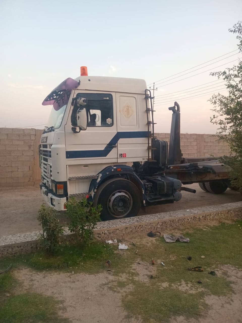للبيع سكانيا جنكال رقم بصره سنويه نافذه حجم 113موديل ٩٤ مكينه ٦ كير ٥ب٥ تك ومطوله مكينه ستندر تخم تاير جديد سياره جاهزه للعمل من كل النواحي وسعرها (٢١٠) واي استفسار *********** مكانها بغداد السياحي.
