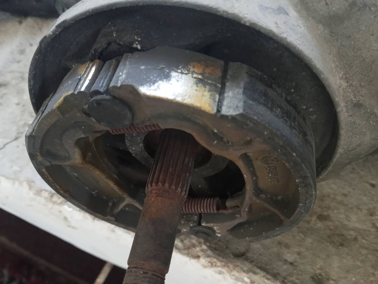 محرك فشگاتة نظيفة ومسارات الدهن نظيف اما الرولة تعبانة والراجس تعبان يعني تاخذ فشگ واكسل وفلنجات نظيفات التفيدة يراسلني واتساب موجود ويقيدم وياخذهم مال كامكو ***********
