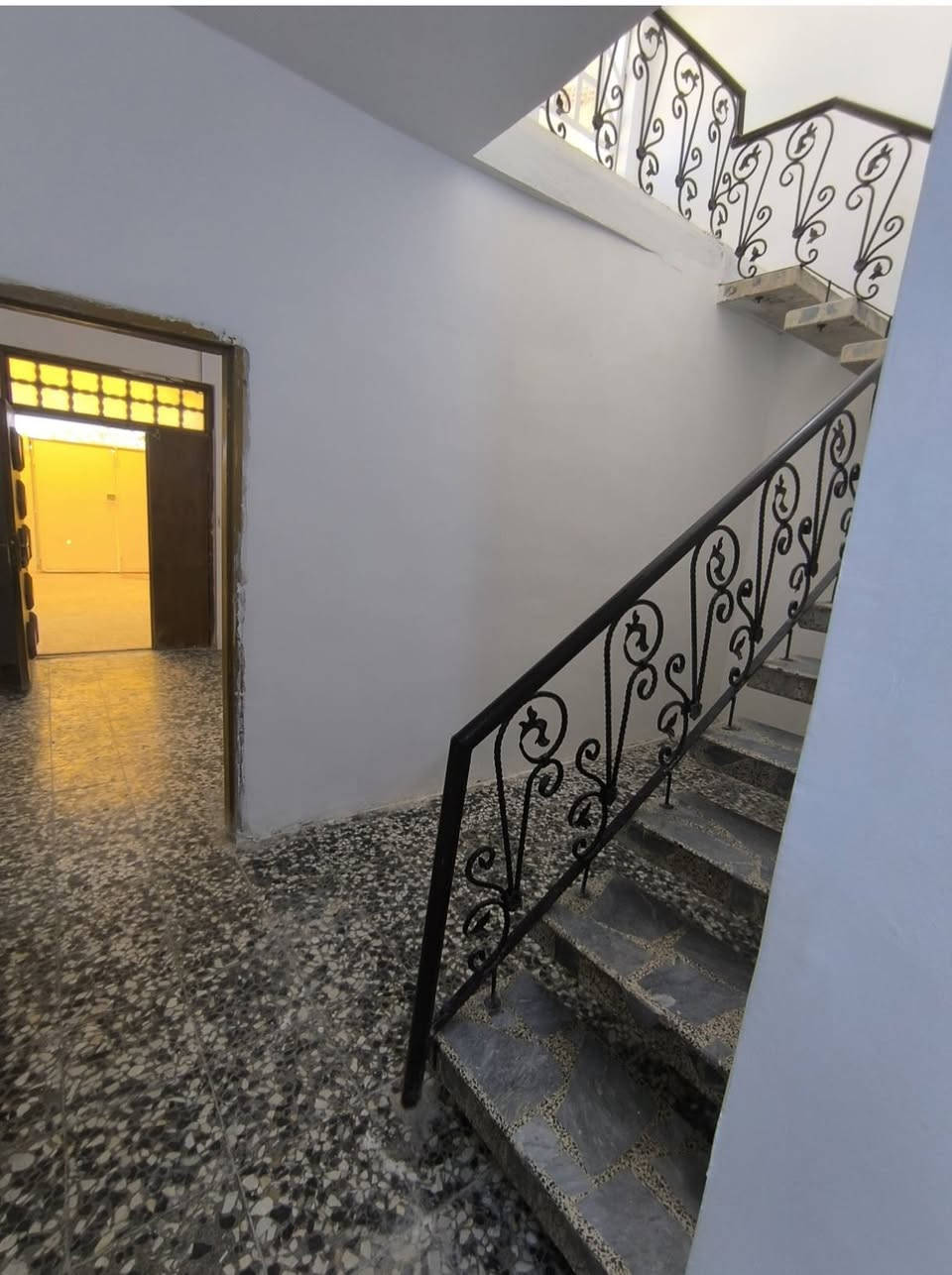 بيت 100 متر طابقين للبيع (٥*٢٠) تجاري على شارع 20 بصف الركن
حي الميلاد مقابل مستوصف الامام الجواد (ع)   
يحتوي : 
گراج
اسقبال
مطبخ
صاله 
3 غرف نوم وحدة بالطابق الارضي و 2 فوگ 
حمام داخلي و خارجي
للاستفسار الاتصال على : 
***********
سعره 130 و بي مجال
